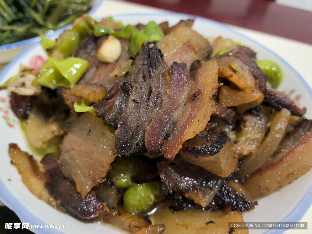 美味腊肉炒菜
