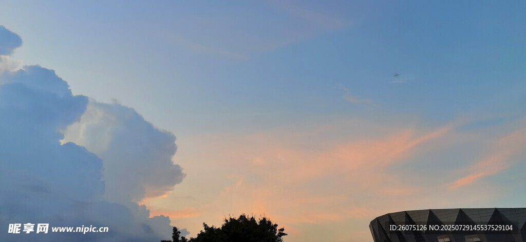 黄昏天空绚烂景观