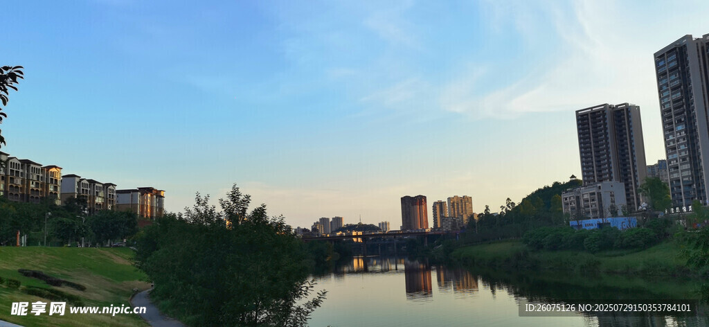 城市河畔风光美景