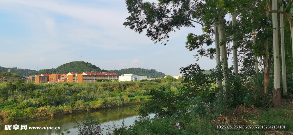 乡村河畔自然风光美景