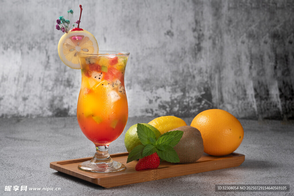 多彩鲜果鸡尾酒