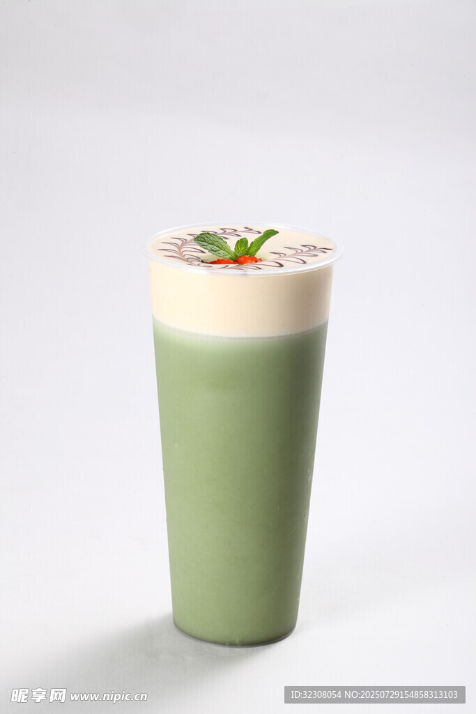 抹茶奶盖饮品特写