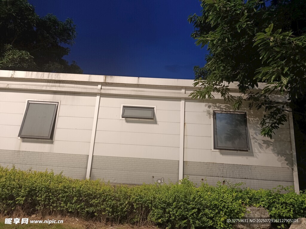 户外白色移动房屋
