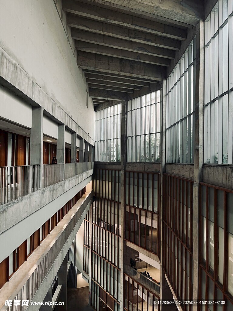 现代多层建筑内部空间