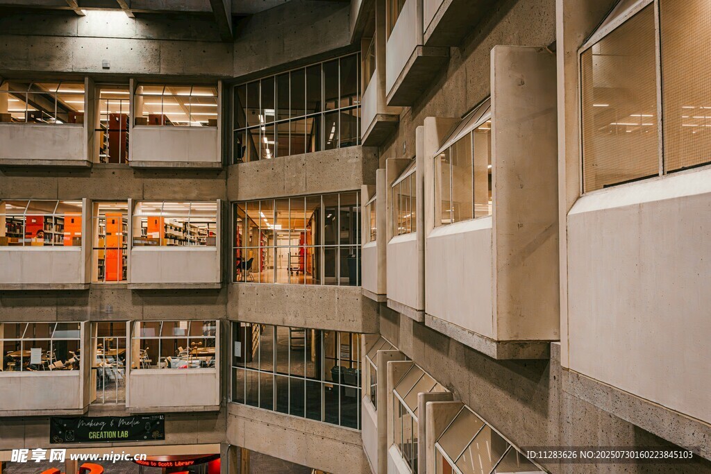 现代多层建筑内部空间