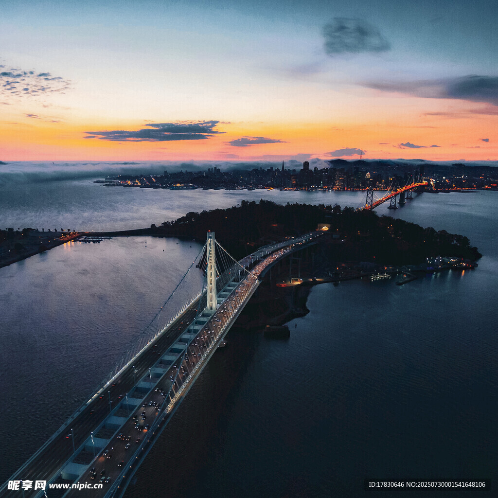 黄昏下的跨海大桥美景