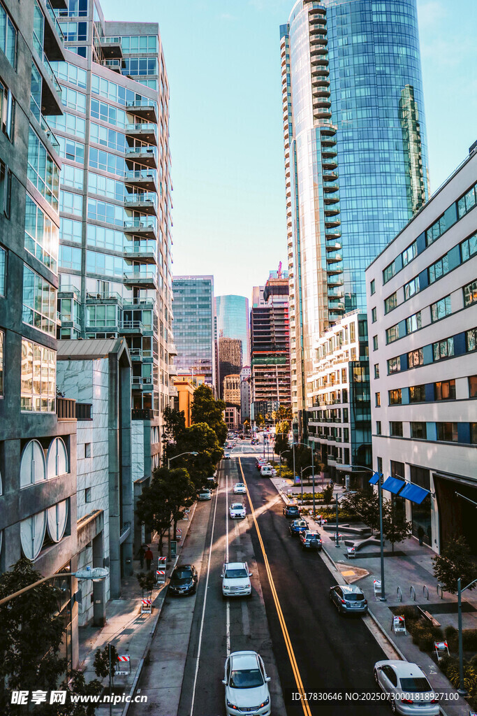 城市街道高楼景观