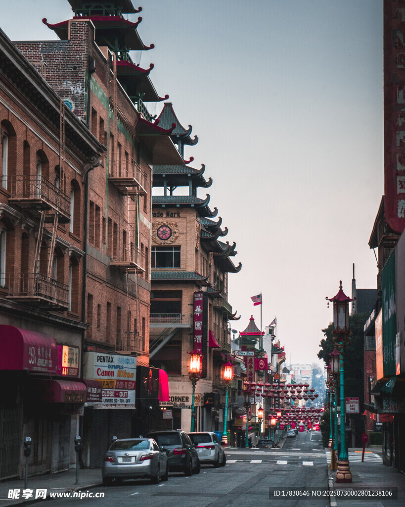 中式风格街道夜景