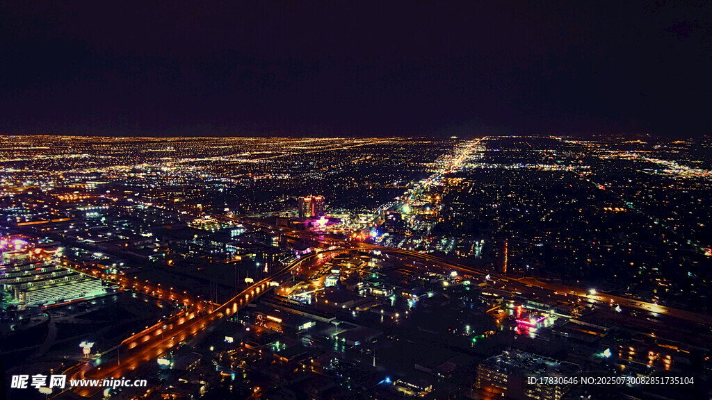 城市璀璨夜景俯瞰图