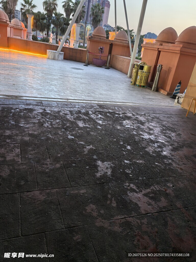 户外地面斑驳纹理场景