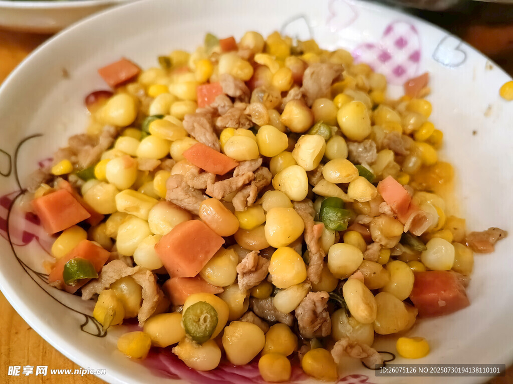 美味玉米火腿肠炒肉丁