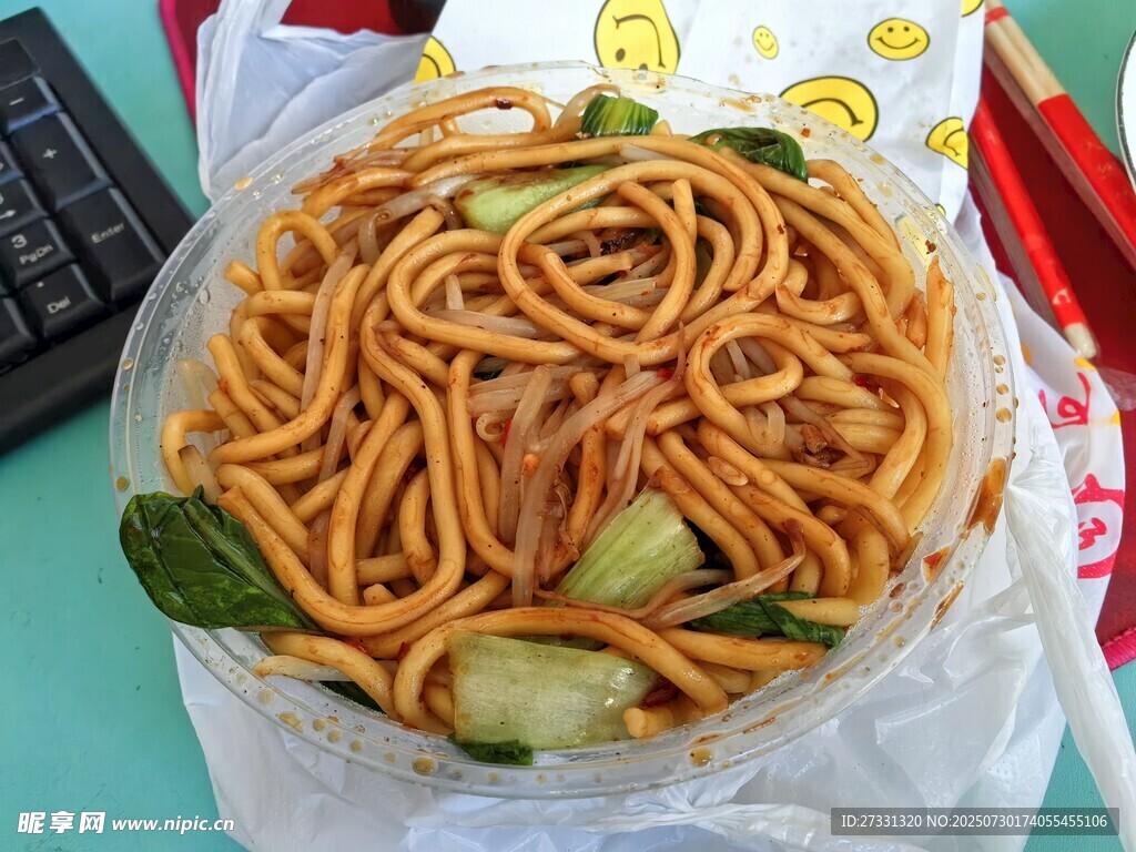 美味青菜拌面