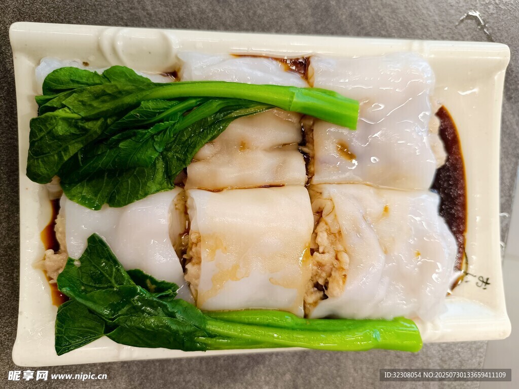 美味肠粉配青菜