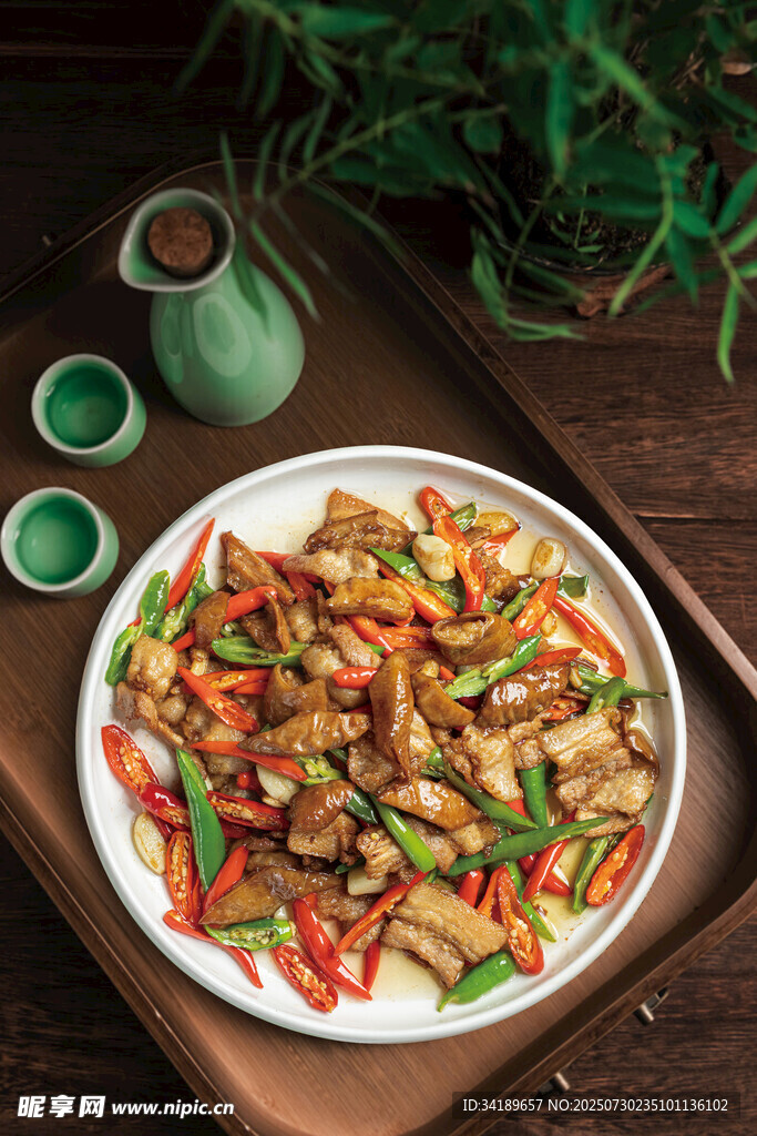尖椒肥肠 炒回锅肉