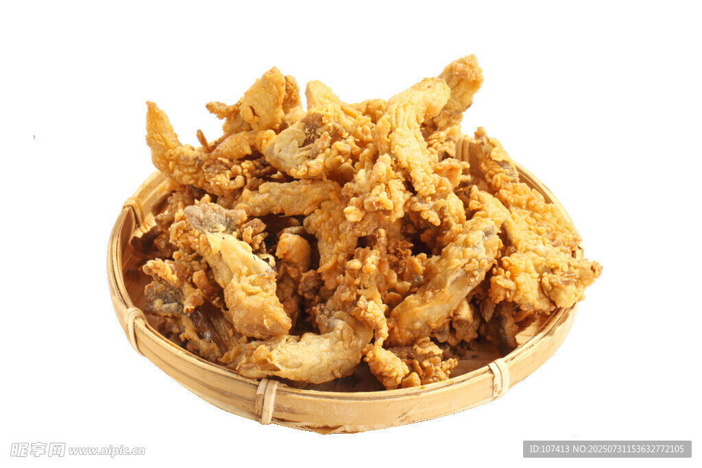 竹篮里的美味炸蘑菇