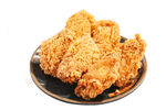 美味香脆炸鸡摆放在盘中