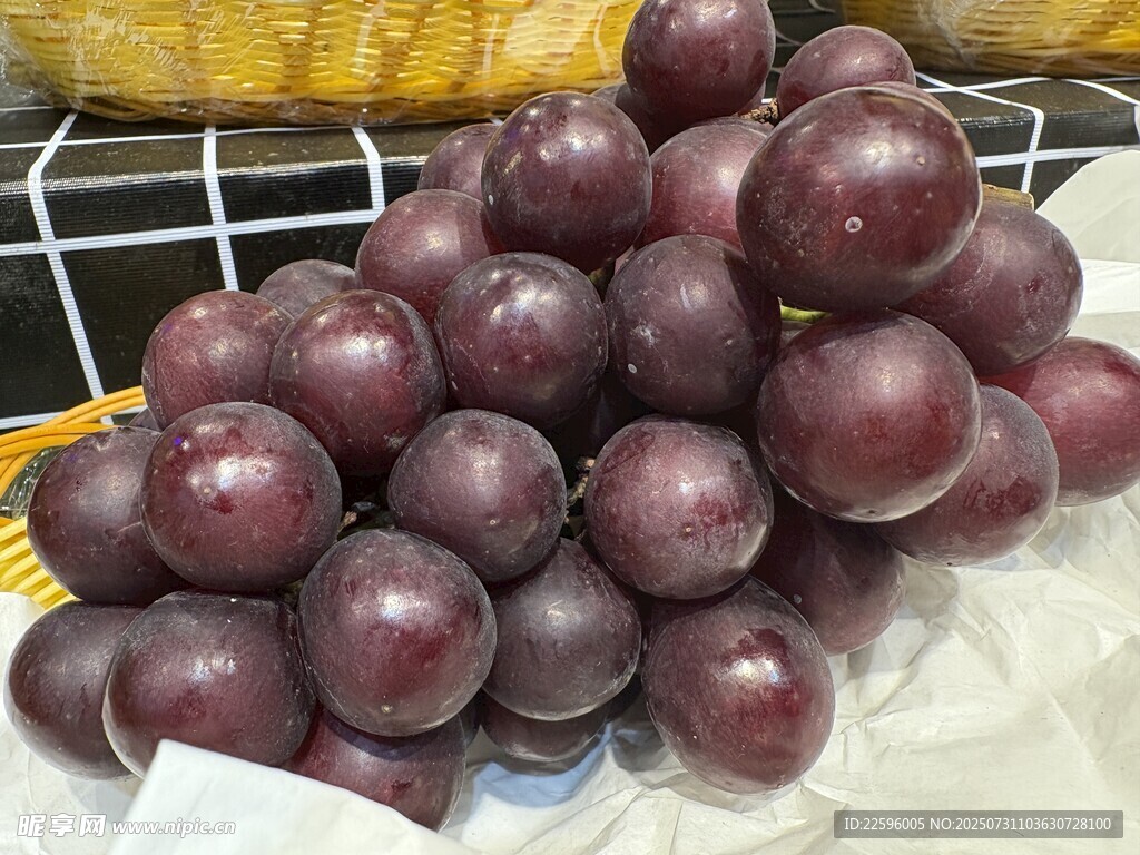 紫黑色圆茄子堆叠