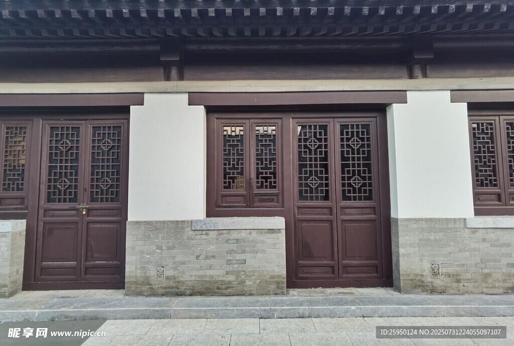 中式传统木门建筑景观