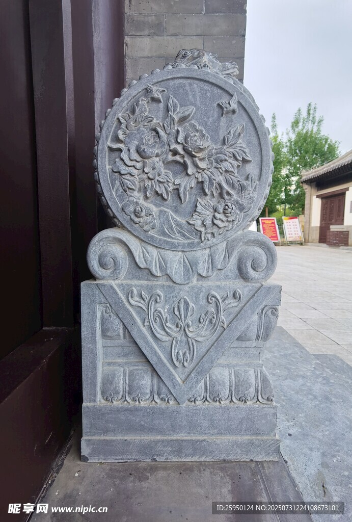 精美石雕门墩