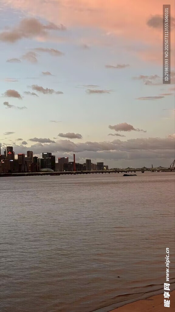 湖畔小镇