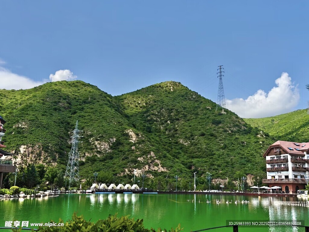 湖畔小镇