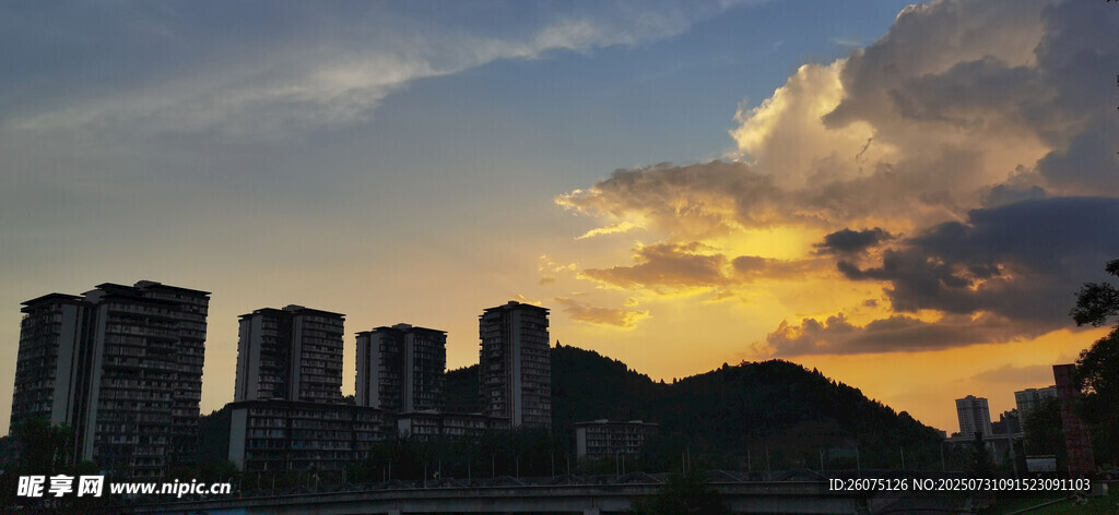 城市黄昏美景