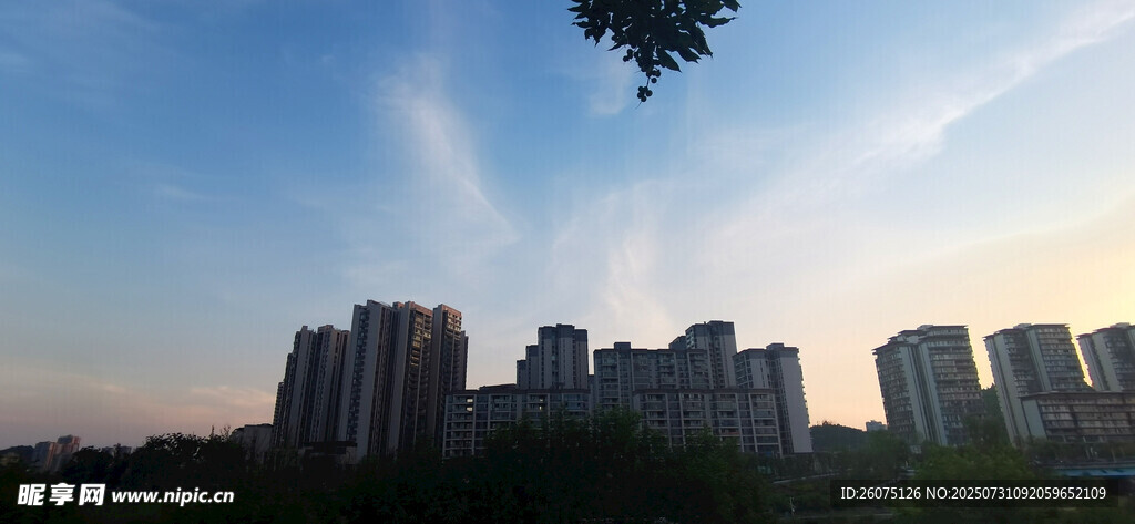 城市黄昏天际线景观