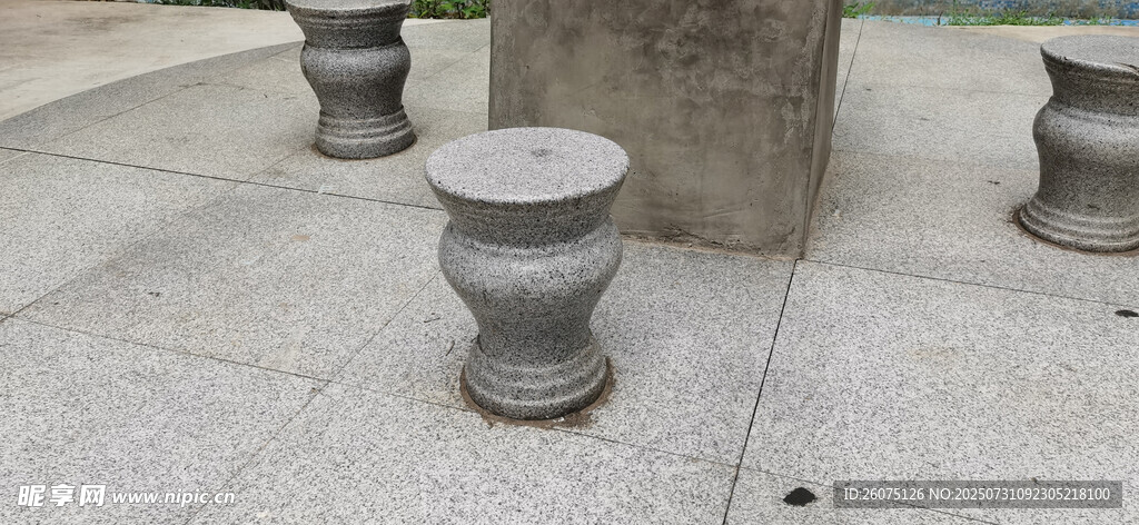 户外休息石凳