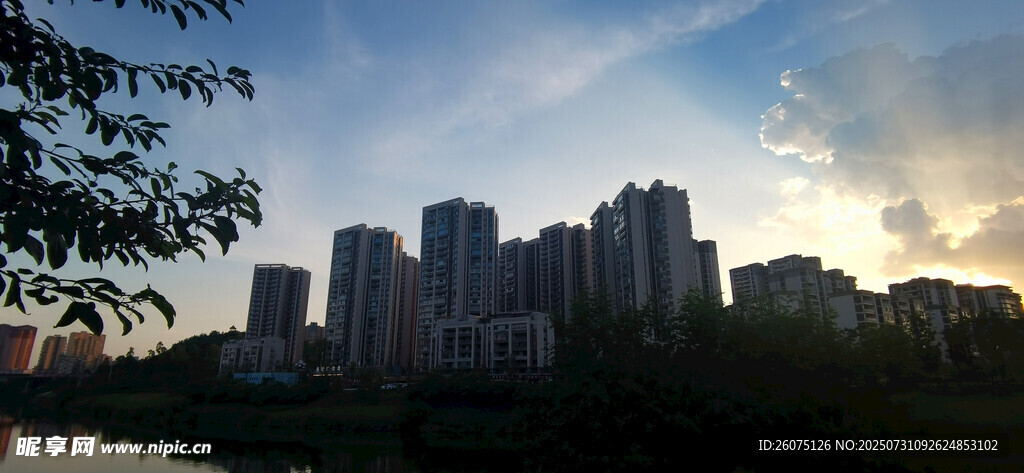 城市黄昏高楼景观