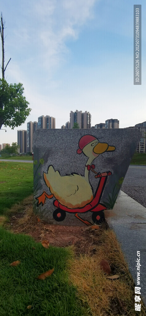 户外卡通雕塑装点美丽景观