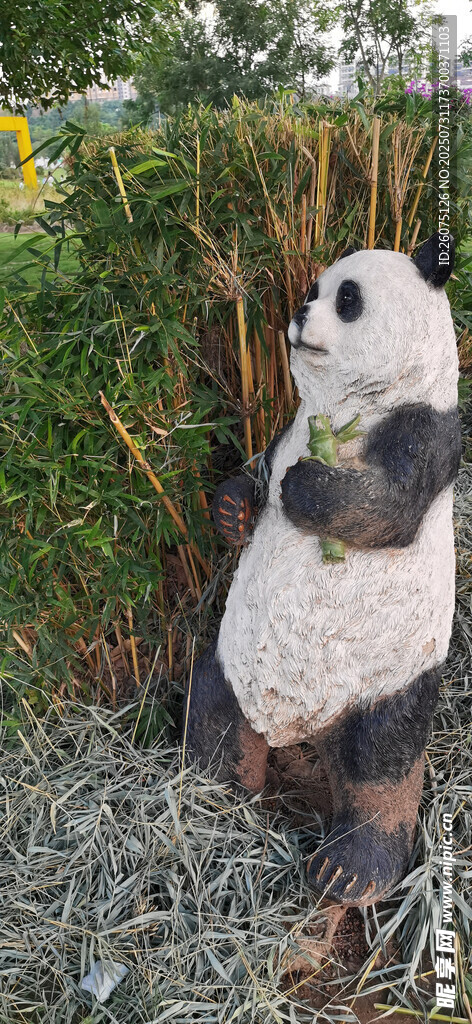 户外可爱熊猫雕塑