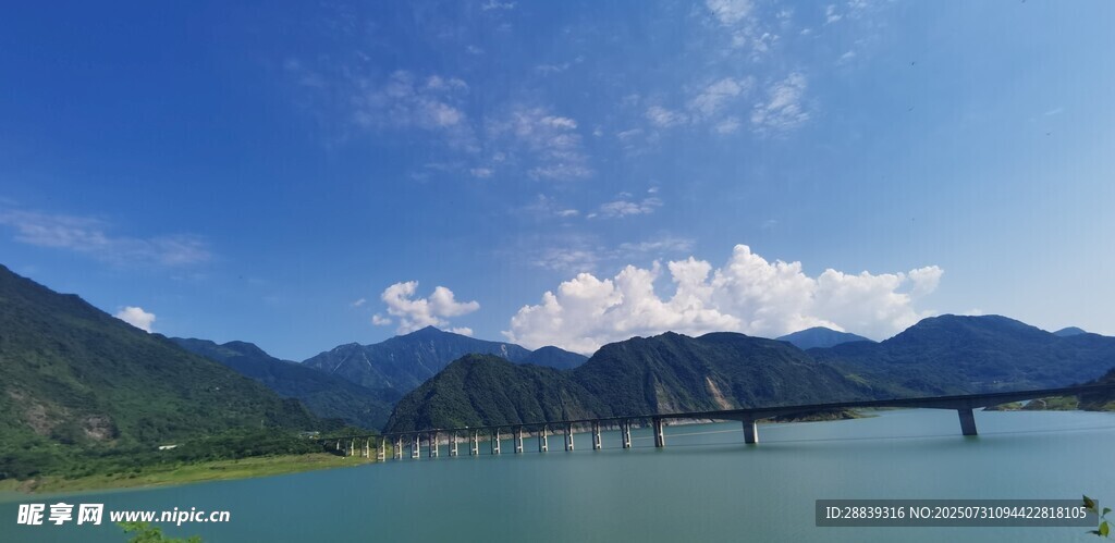 湖光山色紫坪铺水库