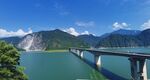 青山绿水间的跨江大桥紫坪铺
