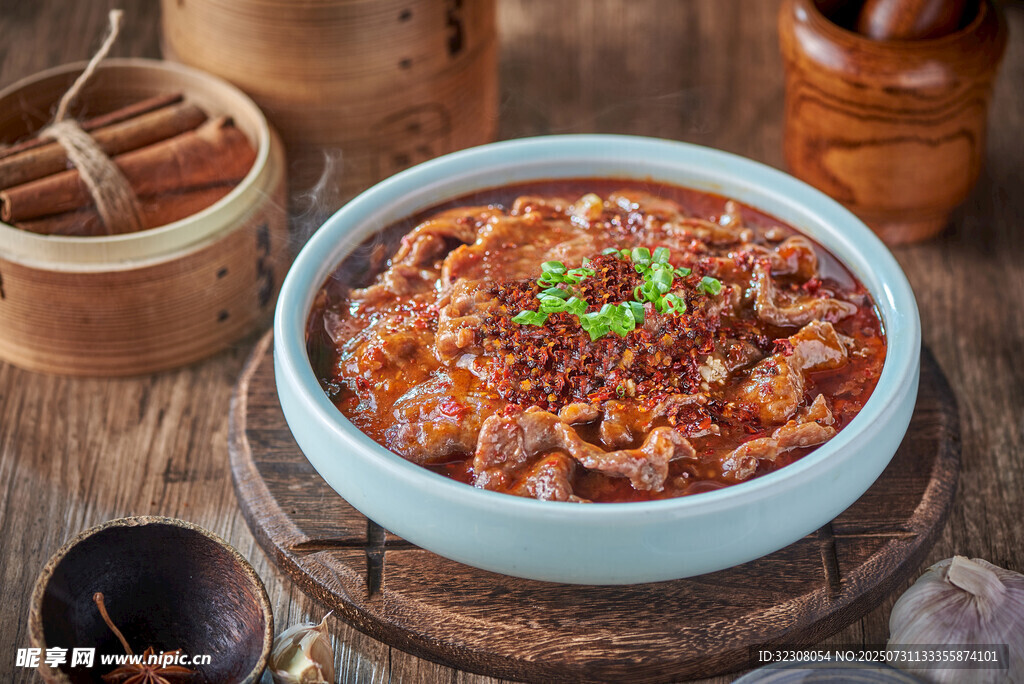 美味牛肉盖饭 