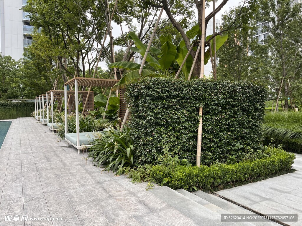 现代精致园林景观步道