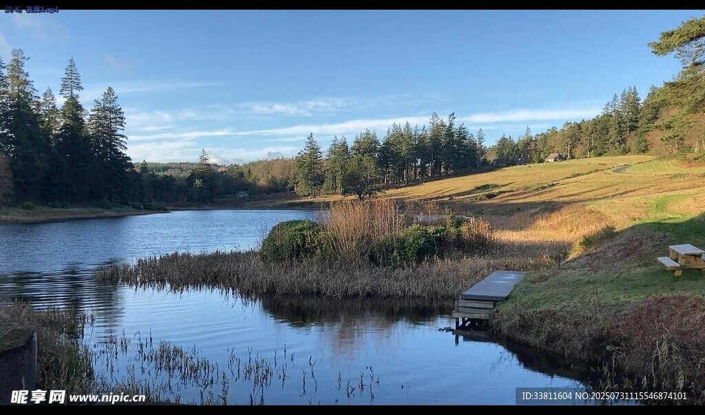 宁静湖畔自然风光美景