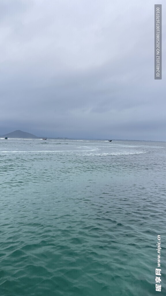 海上阴天景色