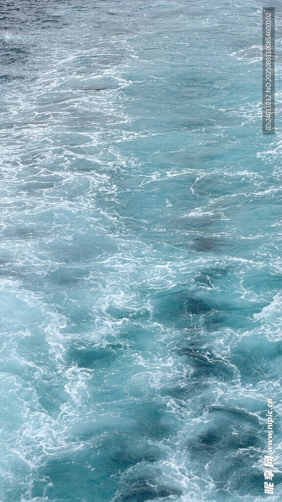 清澈蓝绿海水波浪纹理