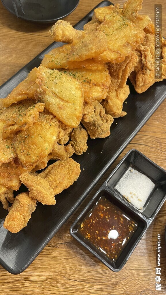 韩国炸鸡 美味炸鸡配特色蘸料