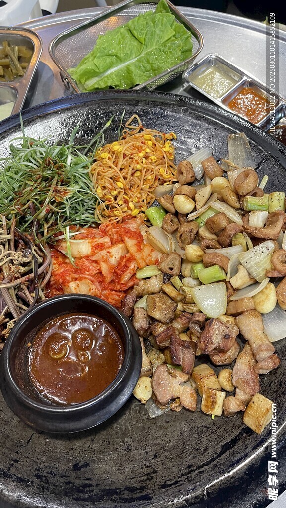 韩式烤肉拼盘美食盛宴 烤大肠