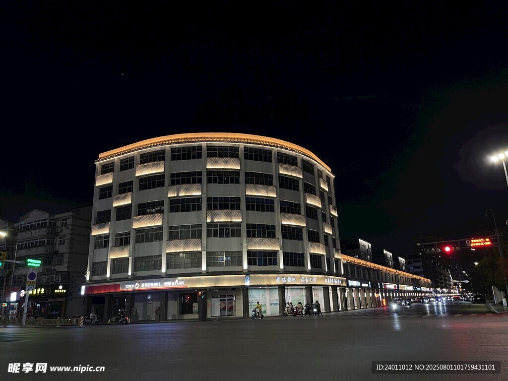 夜晚环形建筑夜景