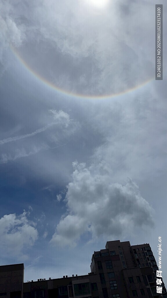 天空现日晕景观