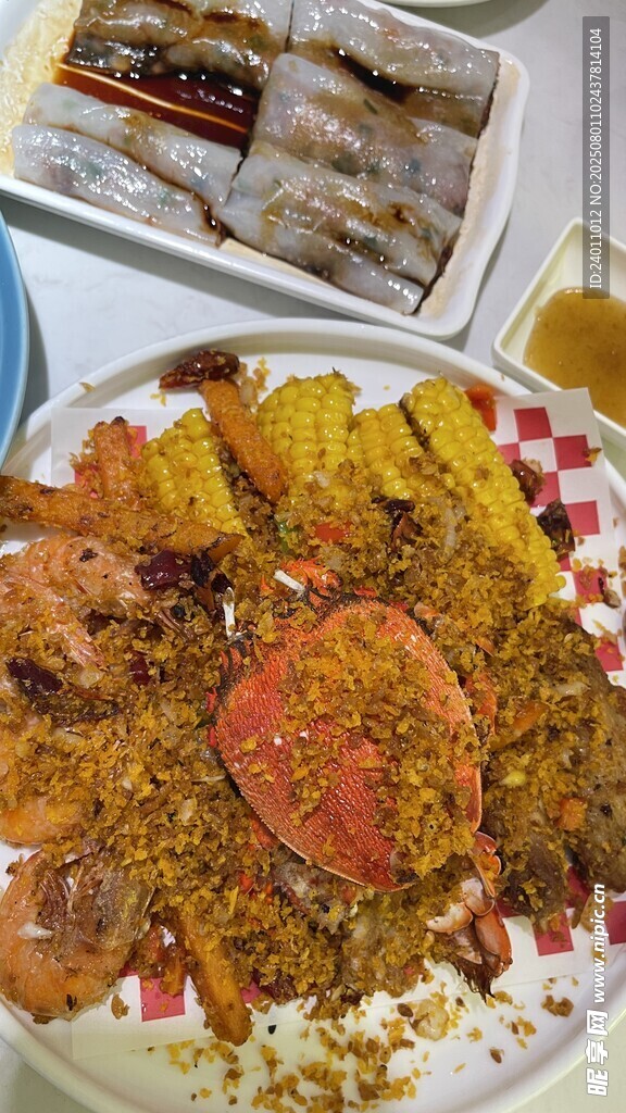 丰盛海鲜炒饭拼盘