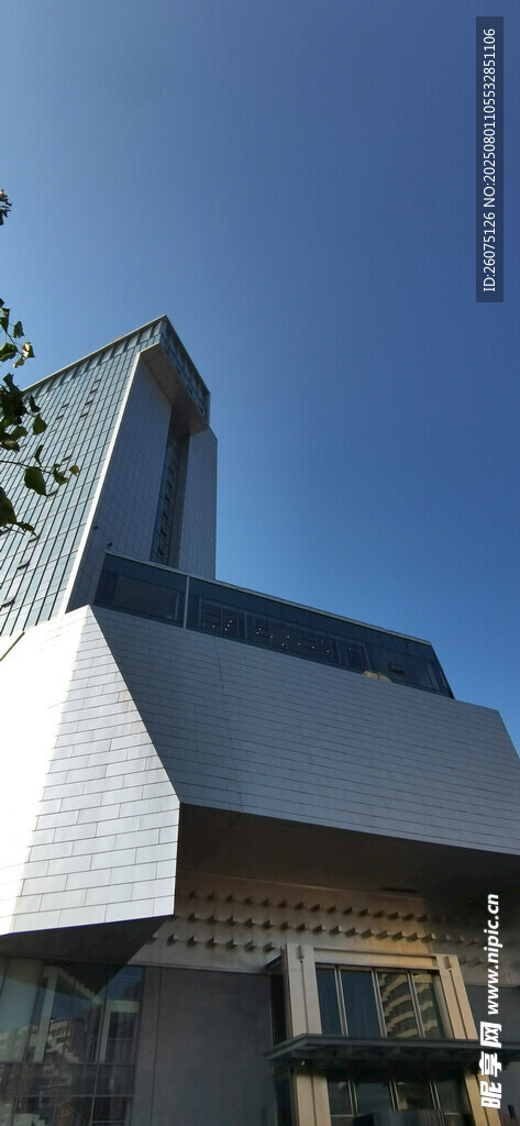 现代风格屋顶建筑一角