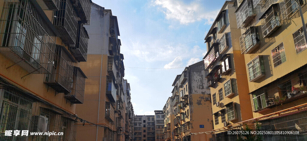 城市中的老旧居民楼