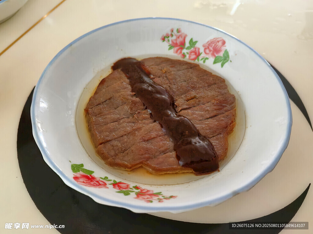 盘中煎牛排