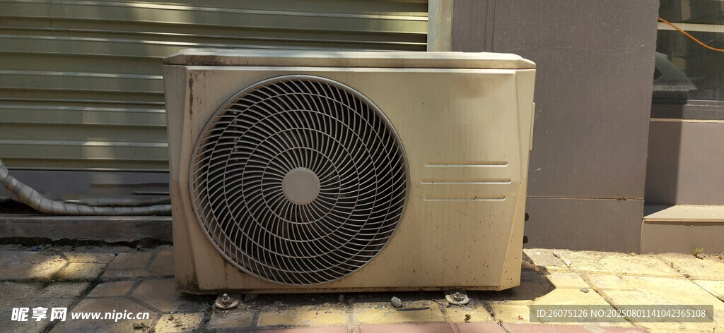 室外旧空调外机