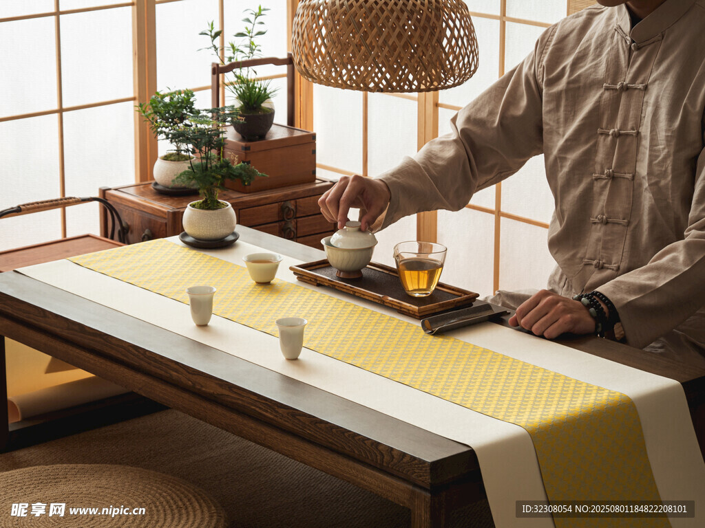 中式茶室优雅品茶场景