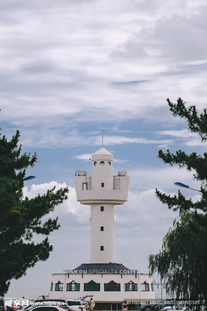 海边灯塔景观