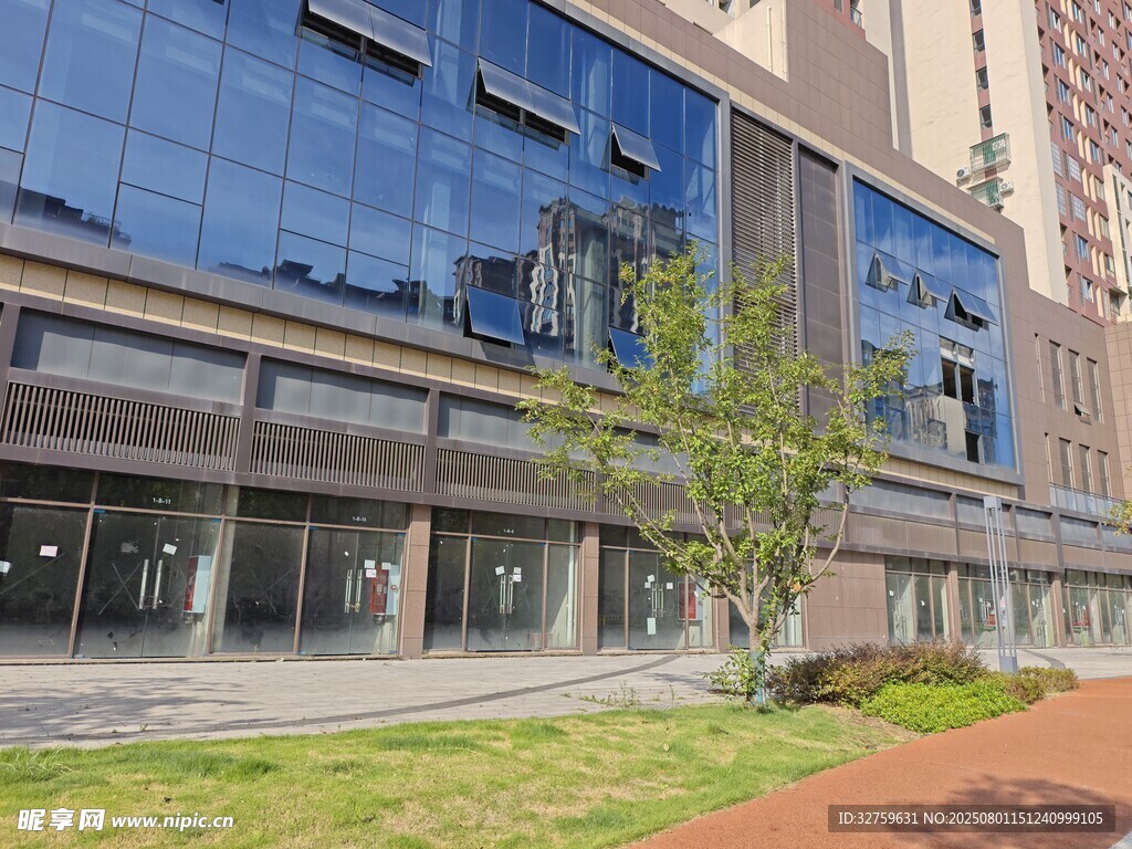 现代风格商业建筑外观